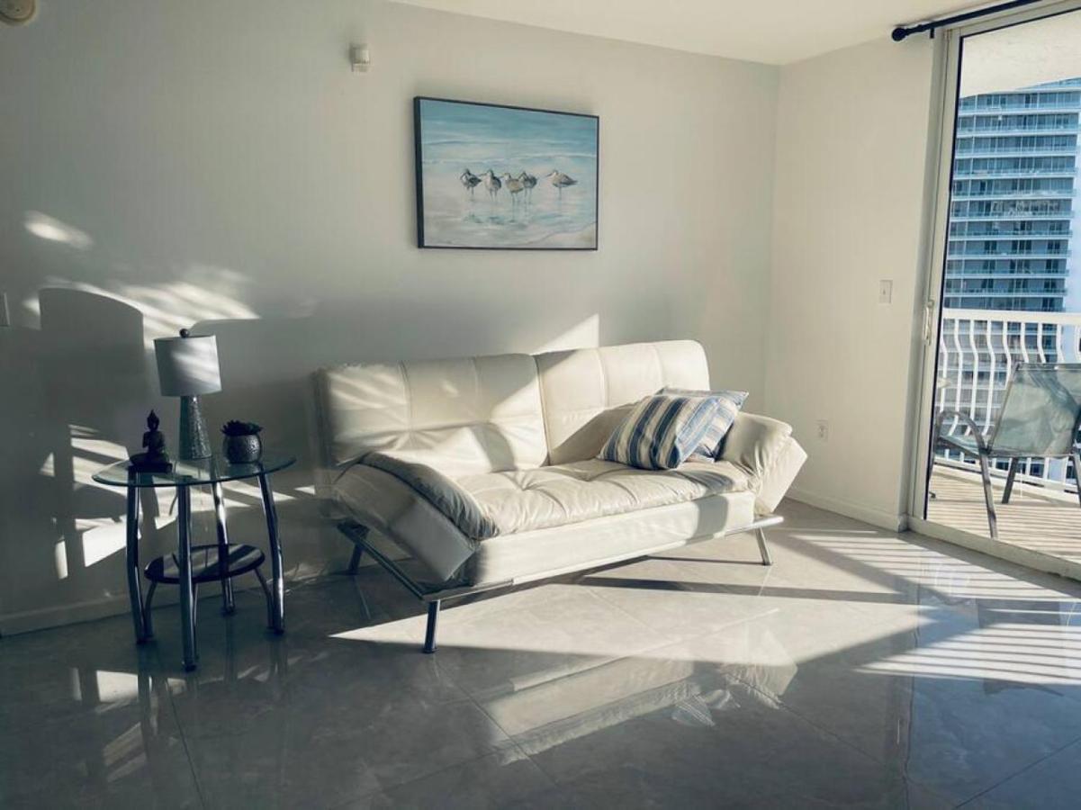 Airbnb-friendly Balcony Brickell With Parking * Miami