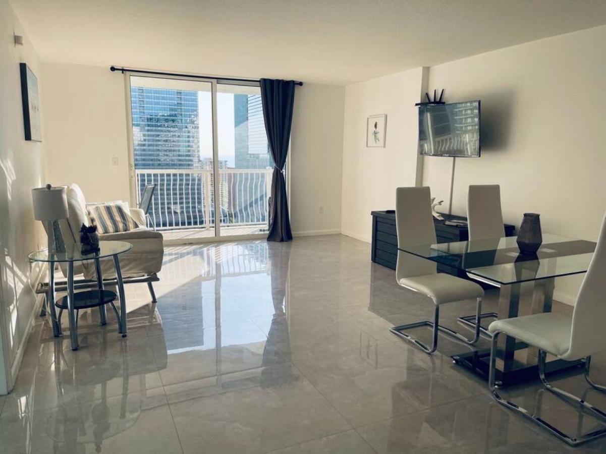 Airbnb-friendly Balcony Brickell With Parking Holiday home Miami