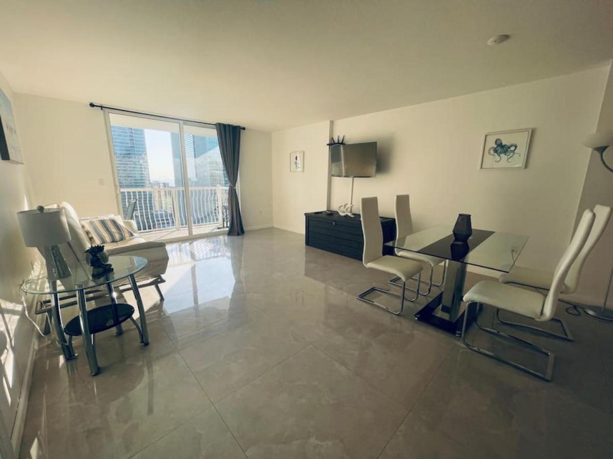 Airbnb-friendly Balcony Brickell With Parking Holiday home