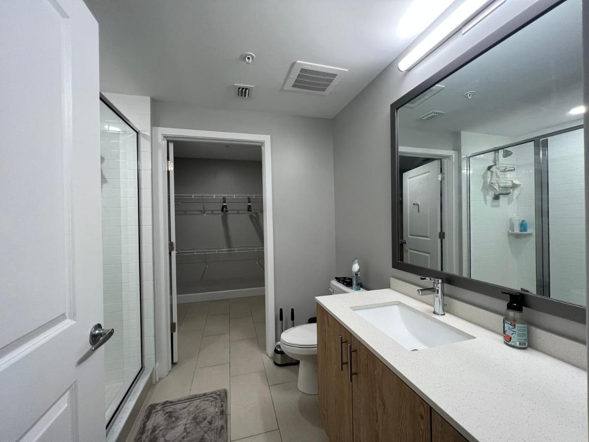 Apartment Upscale 2-bedroom Balcony And Pool View & Luxury Amenities In Miami-doral, Mins To Intl