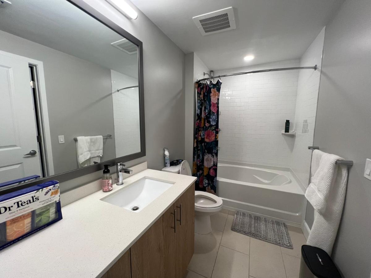 Upscale 2-bedroom Balcony And Pool View & Luxury Amenities In Miami-doral, Mins To Intl * Miami