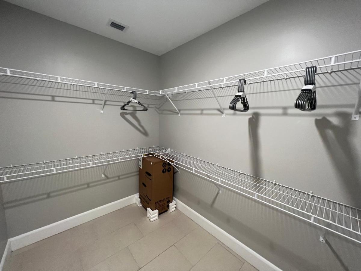 Apartment Upscale 2-bedroom Balcony And Pool View & Luxury Amenities In Miami-doral, Mins To Intl Miami