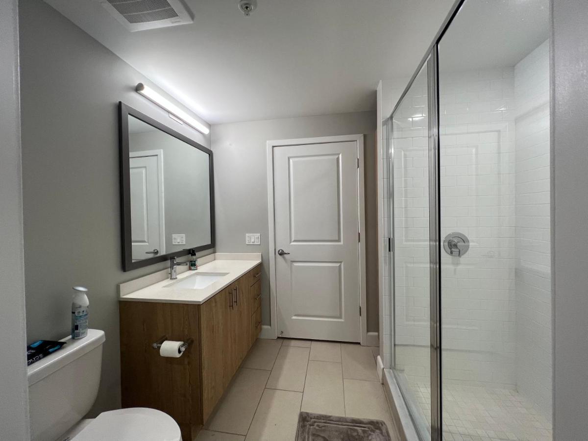 Upscale 2-bedroom Balcony And Pool View & Luxury Amenities In Miami-doral, Mins To Intl Apartment Miami