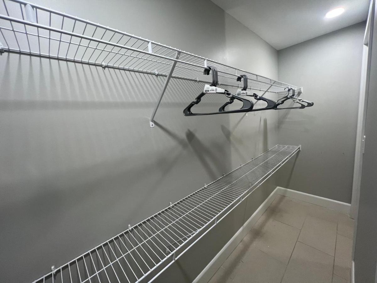 Apartment Upscale 2-bedroom Balcony And Pool View & Luxury Amenities In Miami-doral, Mins To Intl