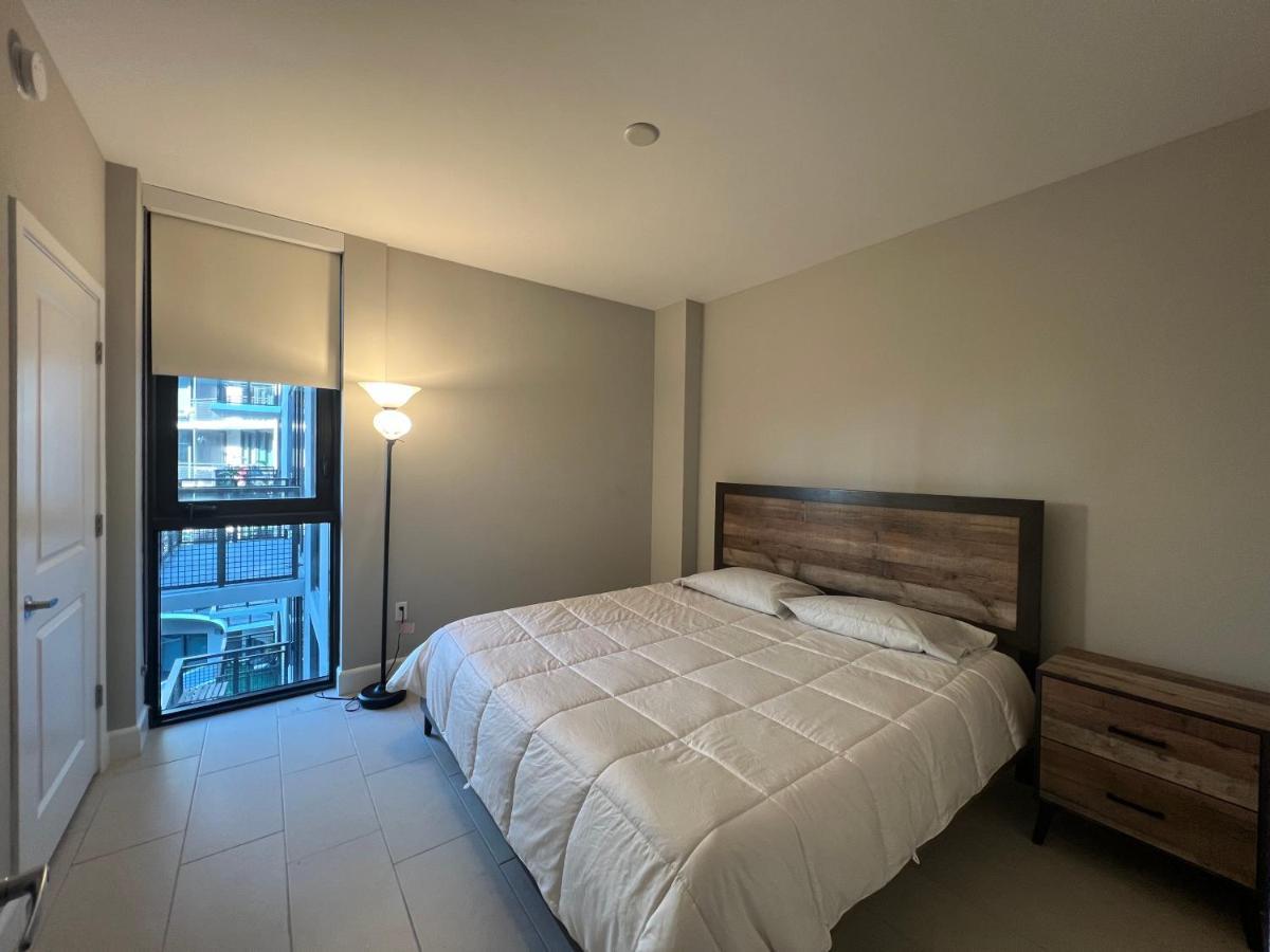Apartment Upscale 2-bedroom Balcony And Pool View & Luxury Amenities In Miami-doral, Mins To Intl