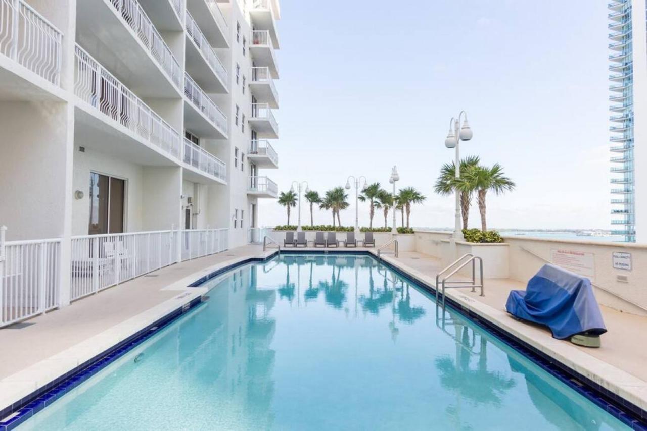 2bed 2 Bath Airbnb Friendly Building With Pool, Hot Tub, And Gym Holiday home Miami