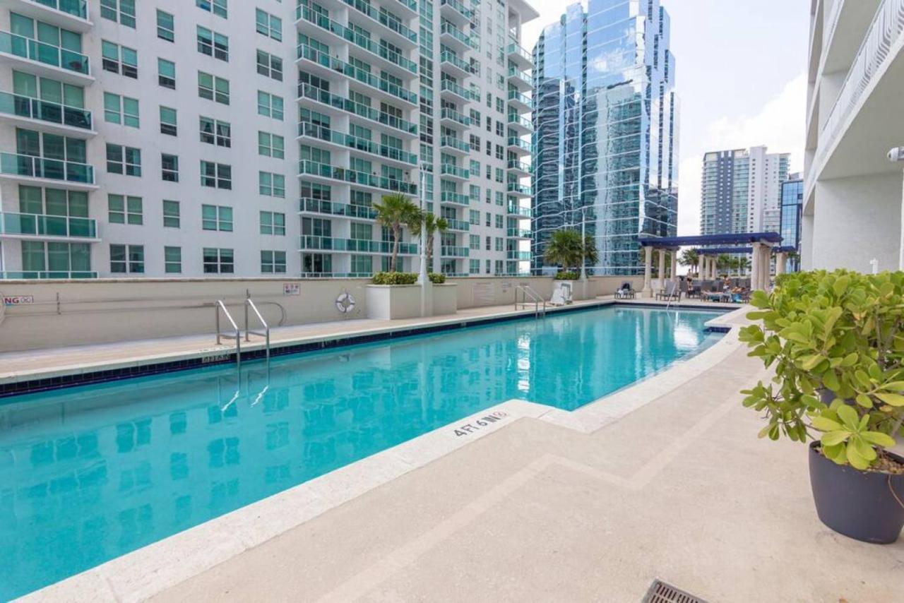 2bed 2 Bath Airbnb Friendly Building With Pool, Hot Tub, And Gym Holiday home *