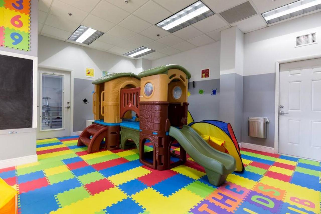 2bed 2 Bath Airbnb Friendly Building With Pool, Hot Tub, And Gym