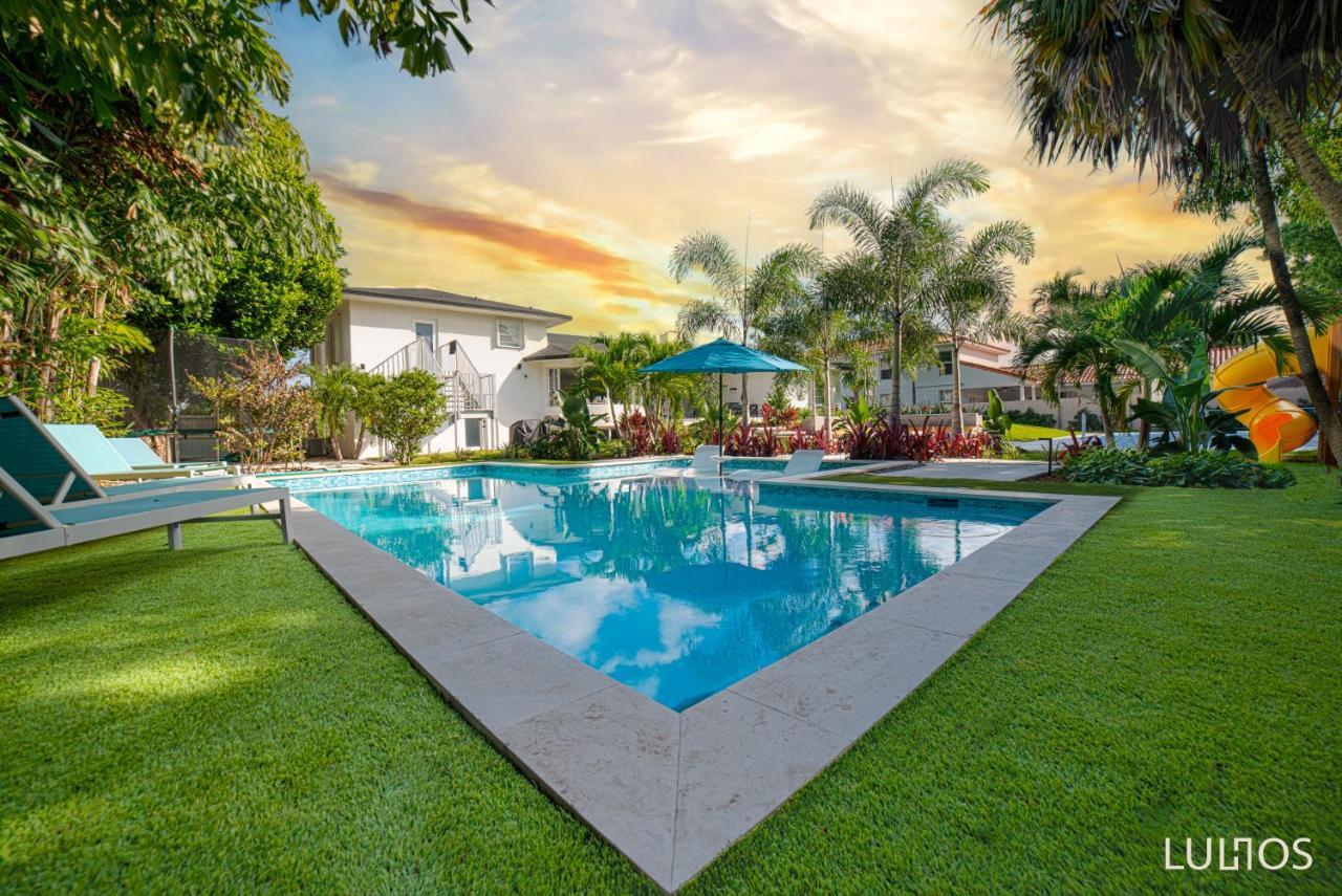 Unique Flagler's Mansion Pickleball Court L37