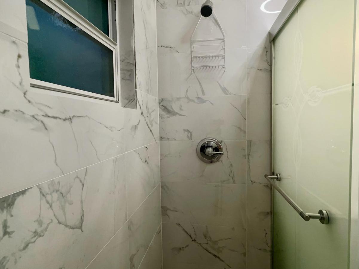 Designer House 3 Bed King Bed Close To South Beach Holiday home Miami