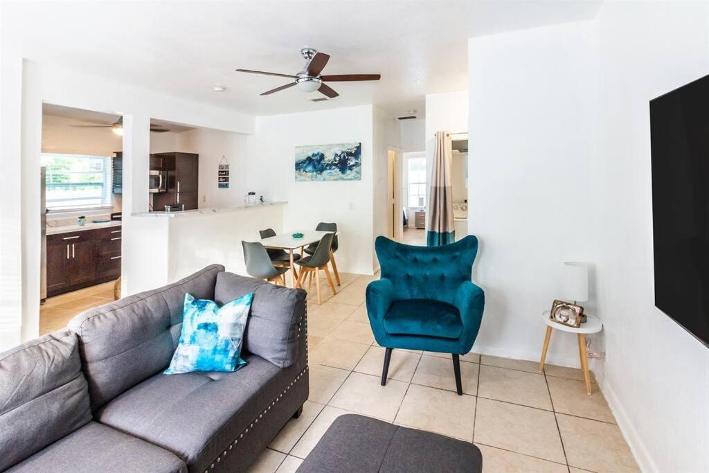 Apartment Bright & Cozy Duplex ~ Near South & Wynwood!