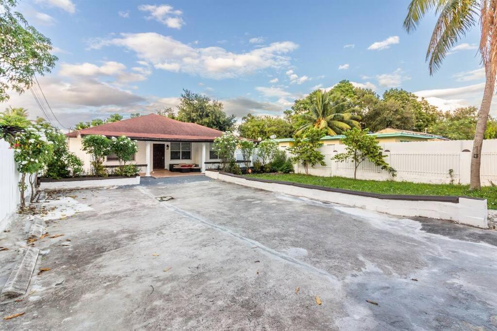 Apartment Bright & Cozy Duplex ~ Near South & Wynwood! *