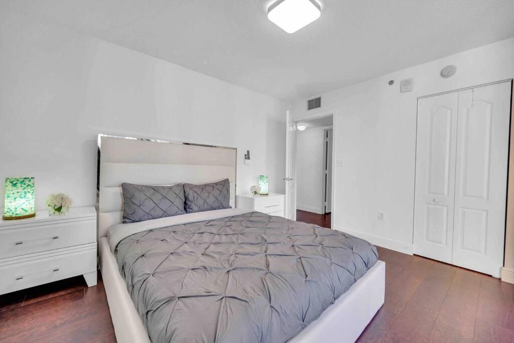Ocean View 3 Bedrooms In W Parking Miami