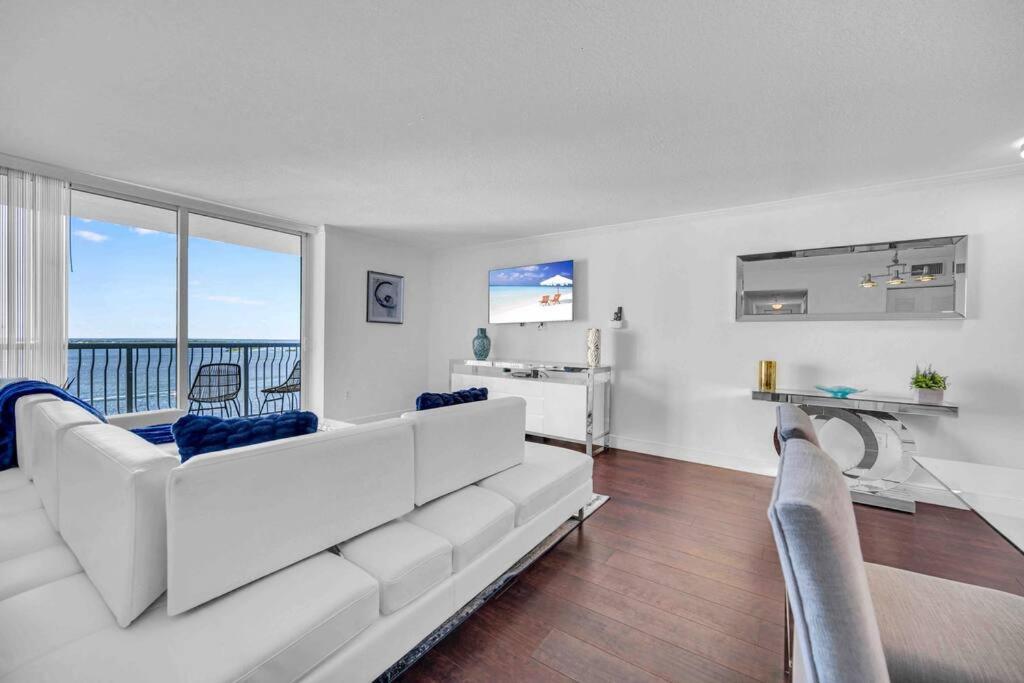 Ocean View 3 Bedrooms In W Parking Miami