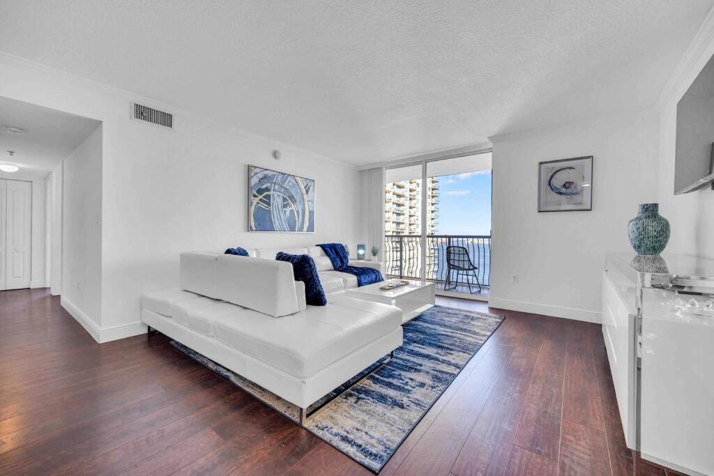 Ocean View 3 Bedrooms In W Parking *