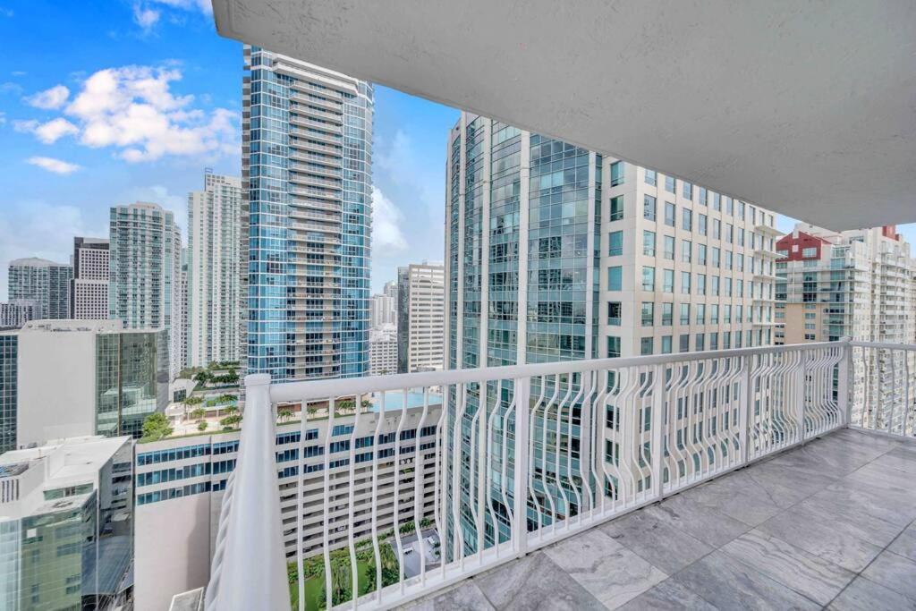 Iconic High Floor 3 Bedrooms In The Heart Of Miami