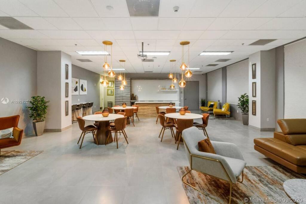 Spacious Ocean View Unit In The Heart Of Brickell Apartment