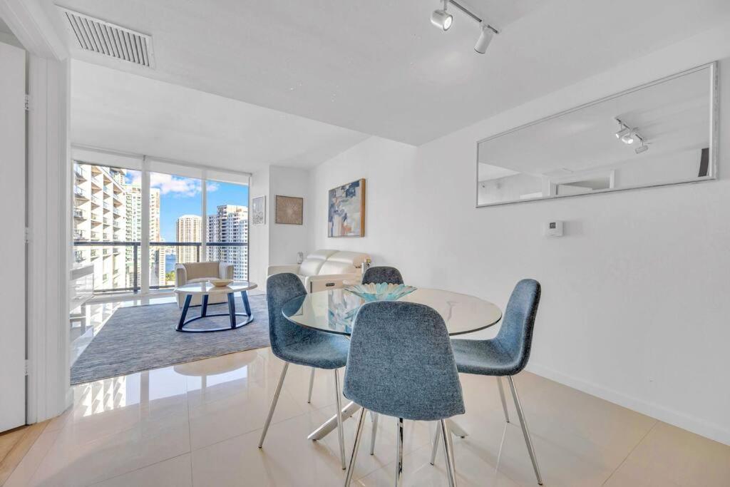 Emblematic Unit At Icon In The Heart Of Brickell Miami