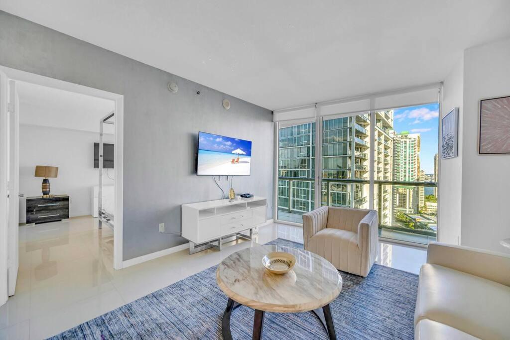 Emblematic Unit At Icon In The Heart Of Brickell Miami