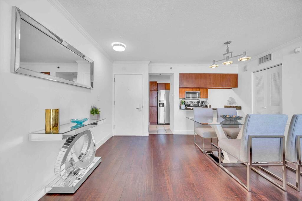 Ocean View 3 Bedrooms In W Parking Apartment