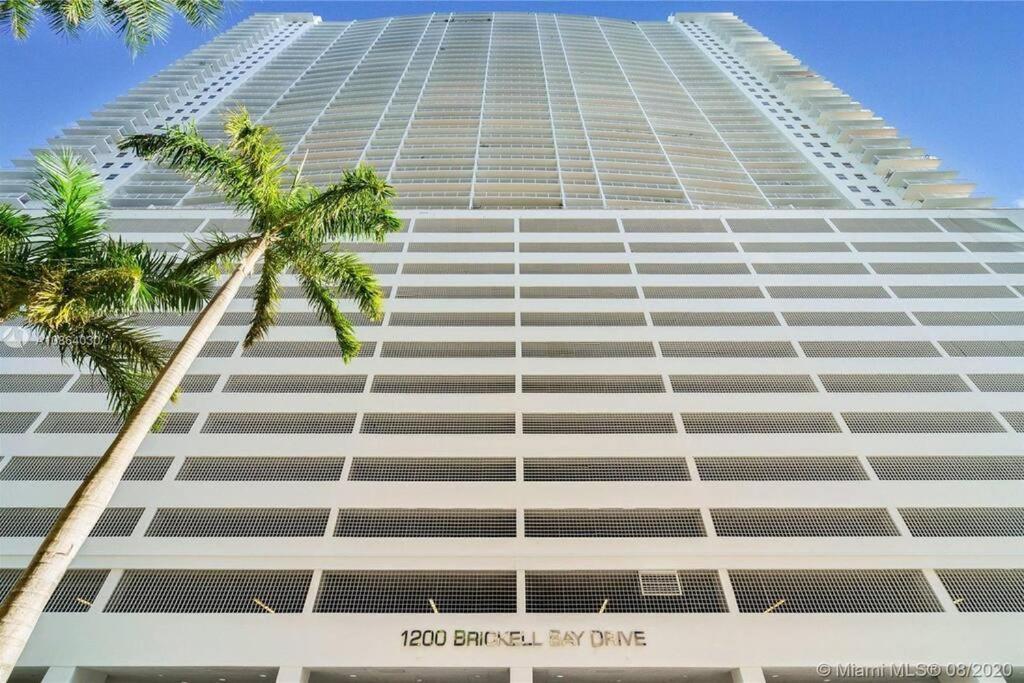 Spacious Ocean View Unit In The Heart Of Brickell *