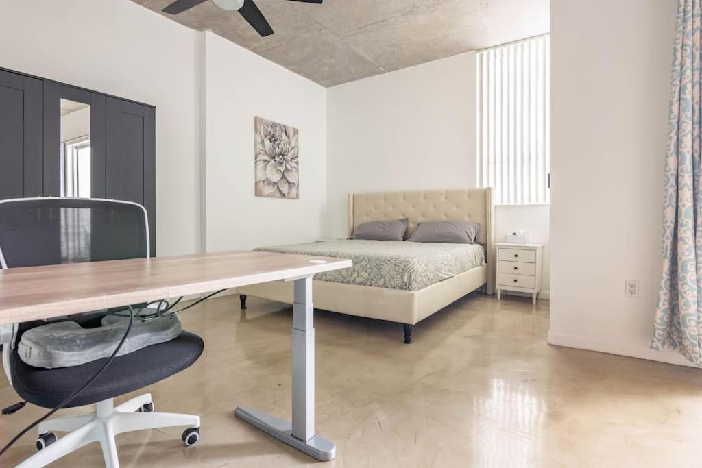 Apartment 1br Loft In Downtown With Bay View And Workspace Miami