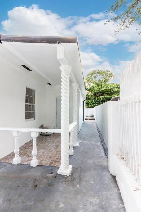 Bright & Cozy Duplex ~ Near South & Wynwood! Apartment *