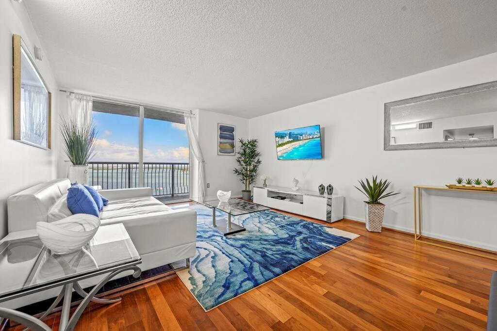 Spacious Ocean View Unit In The Heart Of Brickell Miami