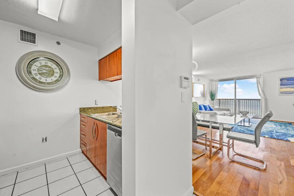 Spacious Ocean View Unit In The Heart Of Brickell *