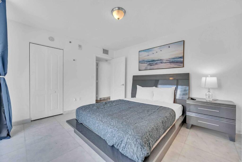 Iconic High Floor 3 Bedrooms In The Heart Of Apartment *