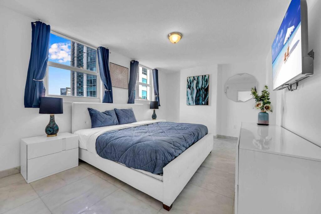 Iconic High Floor 3 Bedrooms In The Heart Of Apartment *