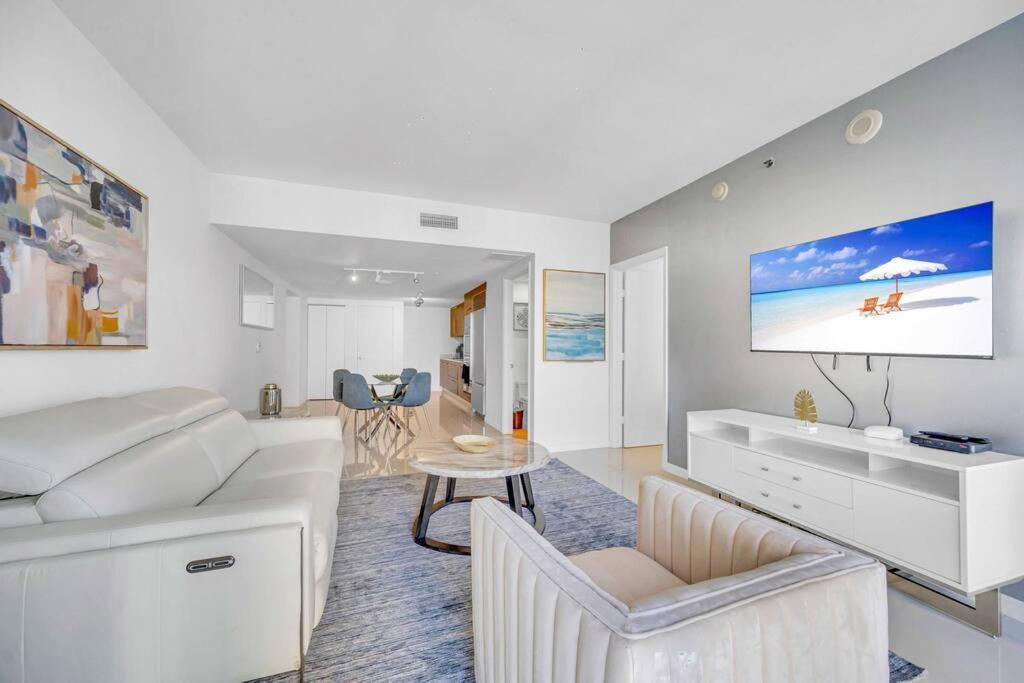 Emblematic Unit At Icon In The Heart Of Brickell *