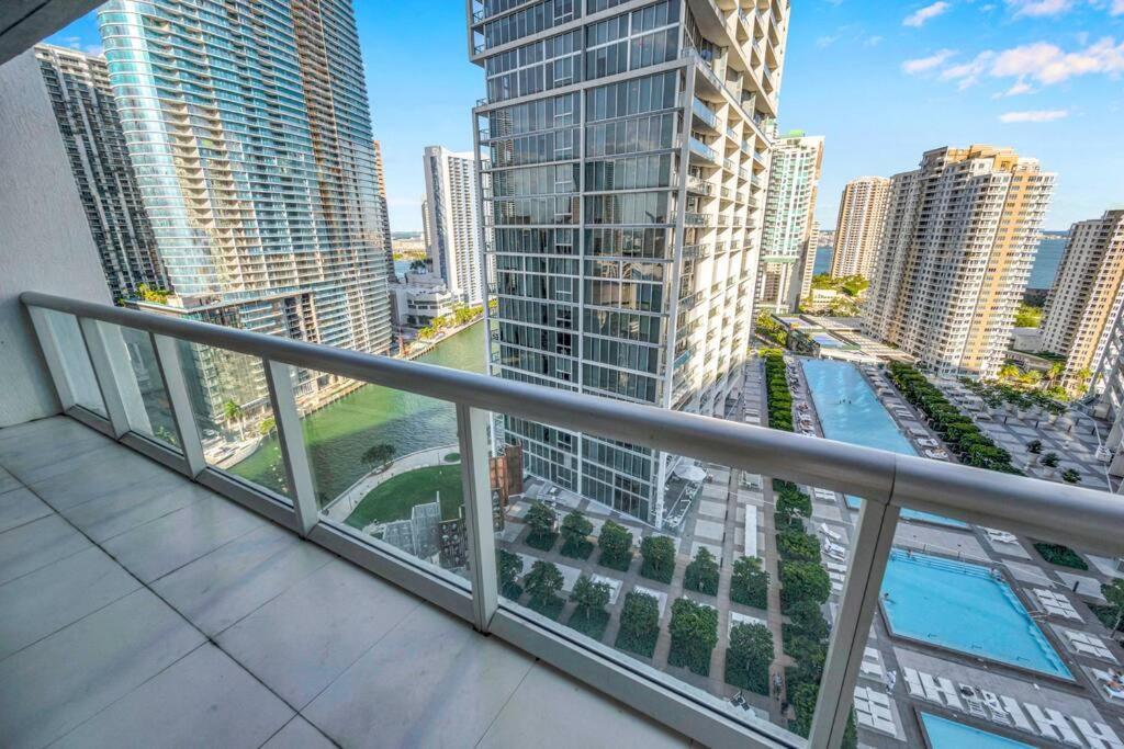 Emblematic Unit At Icon In The Heart Of Brickell Miami