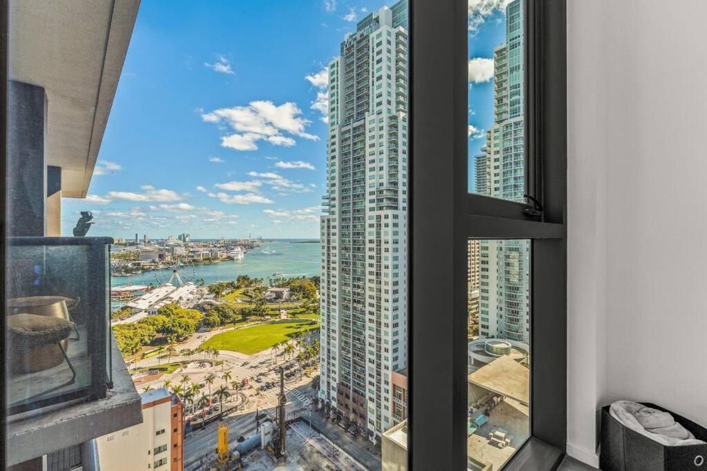 2 Bedroom Luxury Oceanview Apartment Miami
