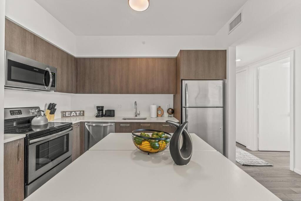 Apartment 2 Bedroom Luxury Oceanview Miami