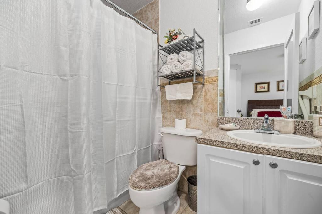 Beautiful In The Heart Of Apt 4 Apartment