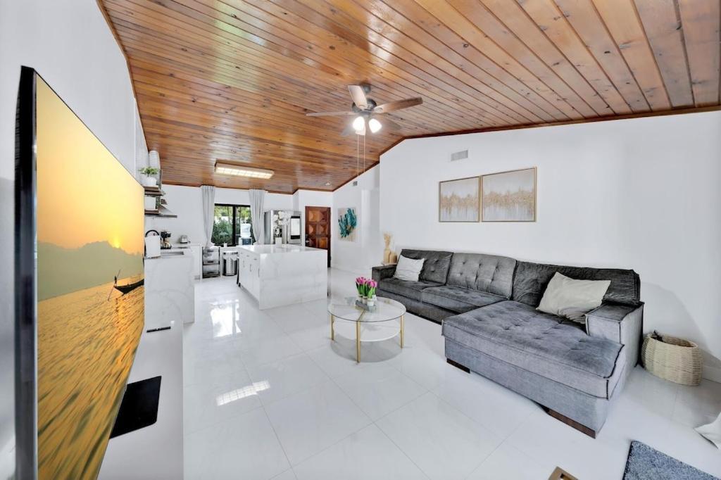 Farmhouse Miami Villa Miami