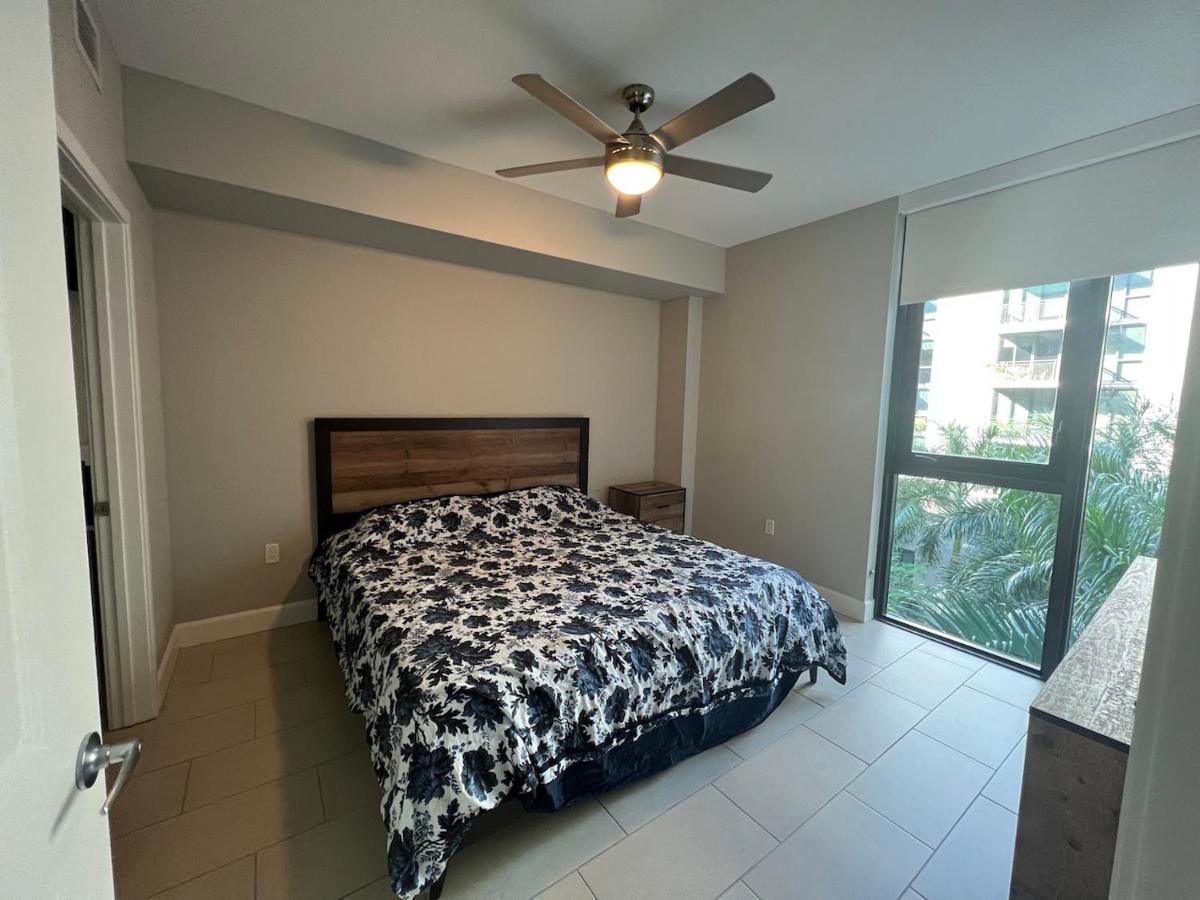 Upscale 2-bedroom Balcony And Pool View & Luxury Amenities In Miami-doral, Mins To Intl Apartment Miami