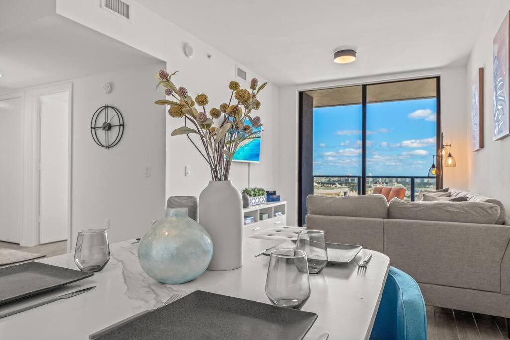 Apartment 2 Bedroom Luxury Oceanview Miami