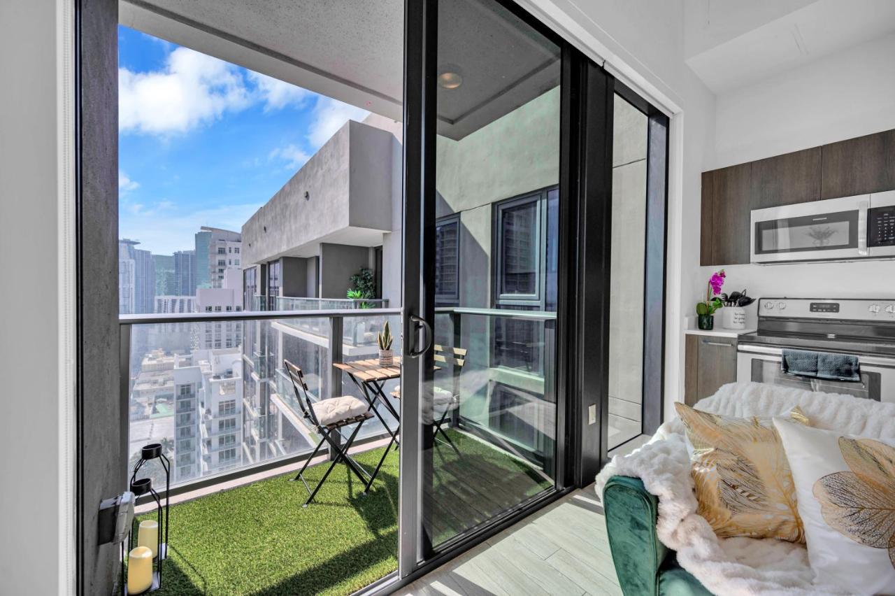 Luxury Studio In Heart Of Downtown With Ocean View Miami