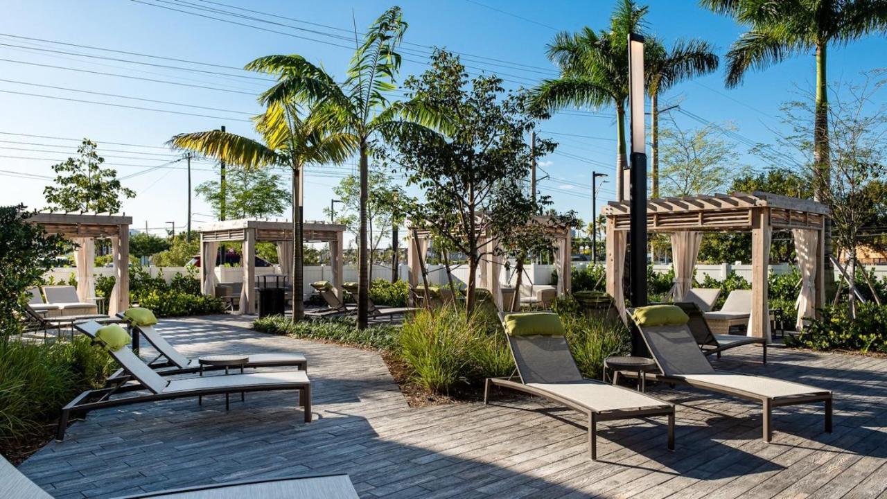 Upscale 2-bedroom Balcony And Pool View & Luxury Amenities In Miami-doral, Mins To Intl Miami