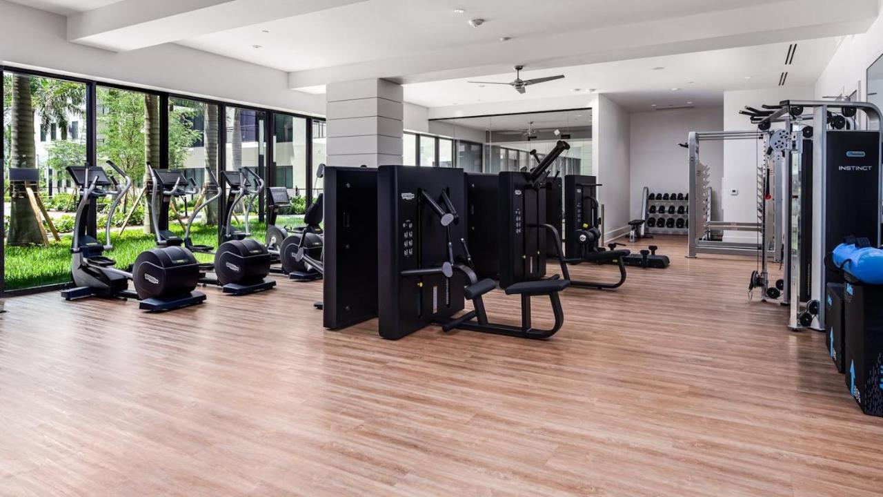 Apartment Upscale 2-bedroom Balcony And Pool View & Luxury Amenities In Miami-doral, Mins To Intl