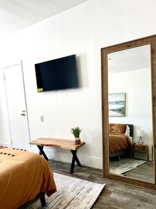 Casa de férias Lush Tropical Big Close To Airport, Calle 8, Coral Gables And Lots Amenities