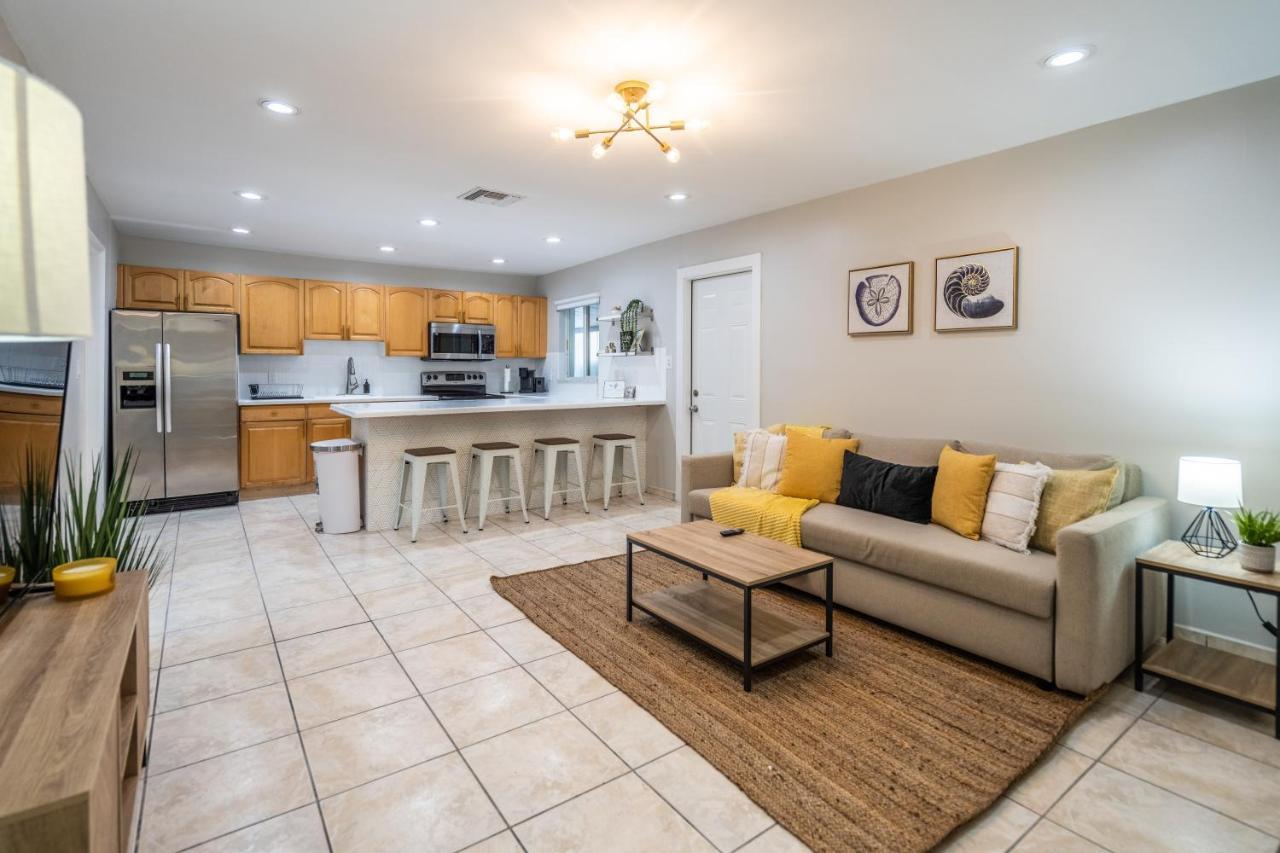 Renovated 2 Bd W/ Private Parking, Gallery & W/d Apartment