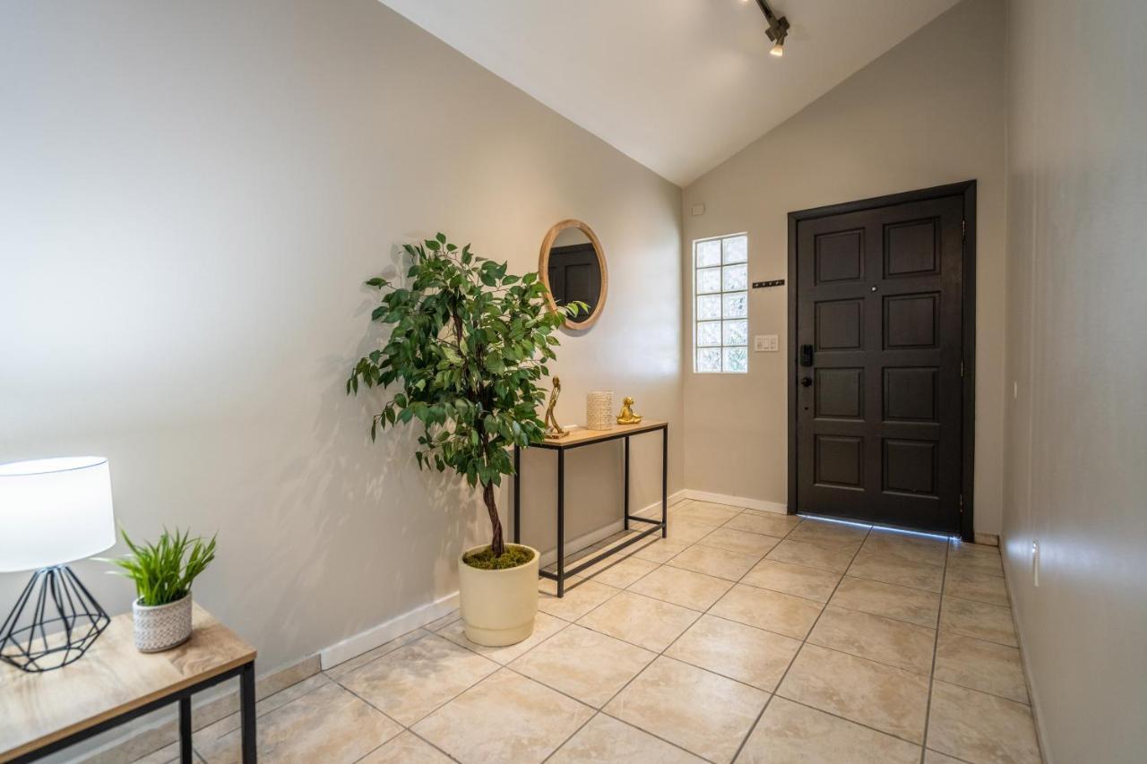 Renovated 2 Bd W/ Private Parking, Gallery & W/d