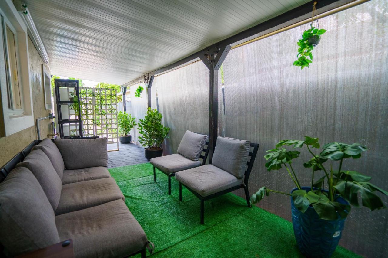 Apartment Renovated 2 Bd W/ Private Parking, Gallery & W/d