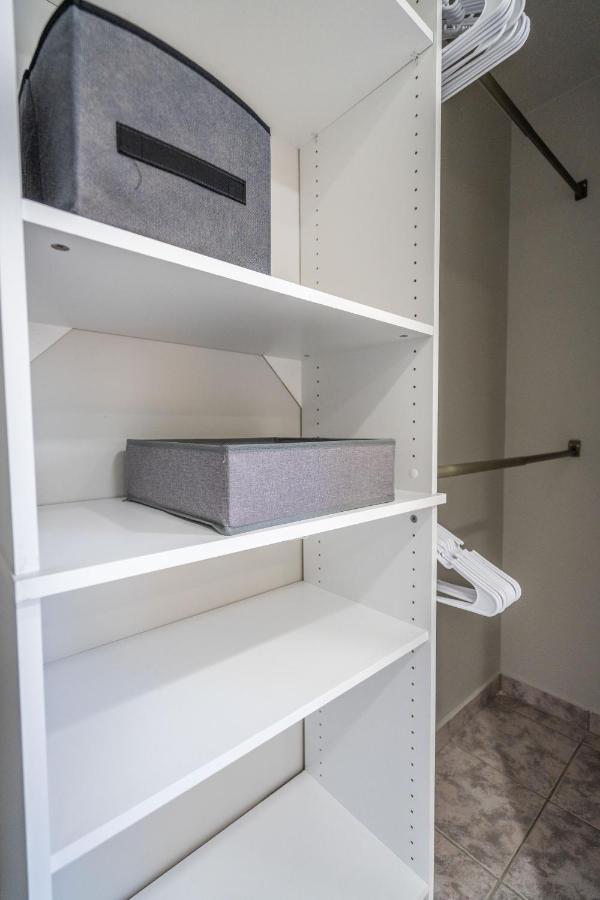 Renovated 2 Bd W/ Private Parking, Gallery & W/d Apartment Miami