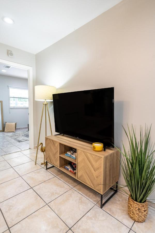 Renovated 2 Bd W/ Private Parking, Gallery & W/d * Miami