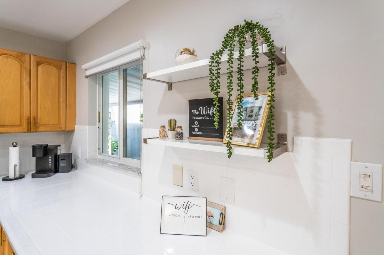 Apartment Renovated 2 Bd W/ Private Parking, Gallery & W/d *