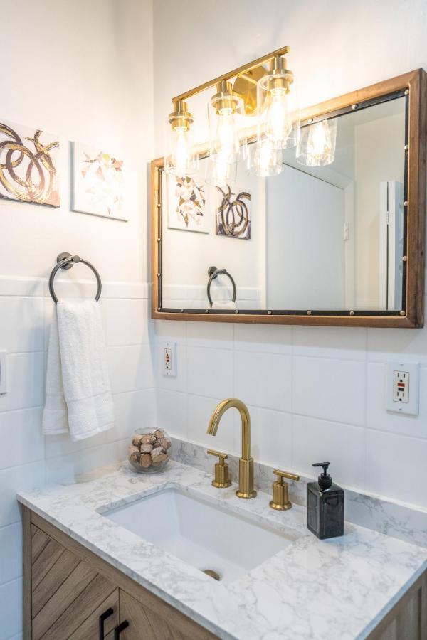 Apartment Renovated 2 Bd W/ Private Parking, Gallery & W/d Miami